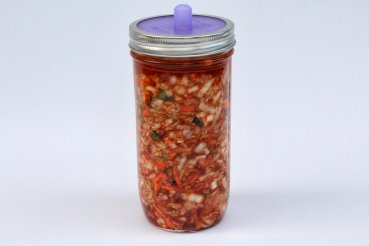 Köstliches Bio rohes Kimchi, hergestellt durch wilde Fermentation von Bio Chinakohl, Lauch, Knoblauch und vielem mehr..