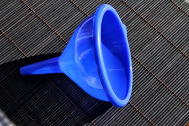 1 practical kitchen funnel | colour: blue, red or white